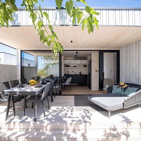 Arcadia Eco-Luxe Mobile Homes With Infinity Pool By Oiko Collection Privlaka  Exterior photo