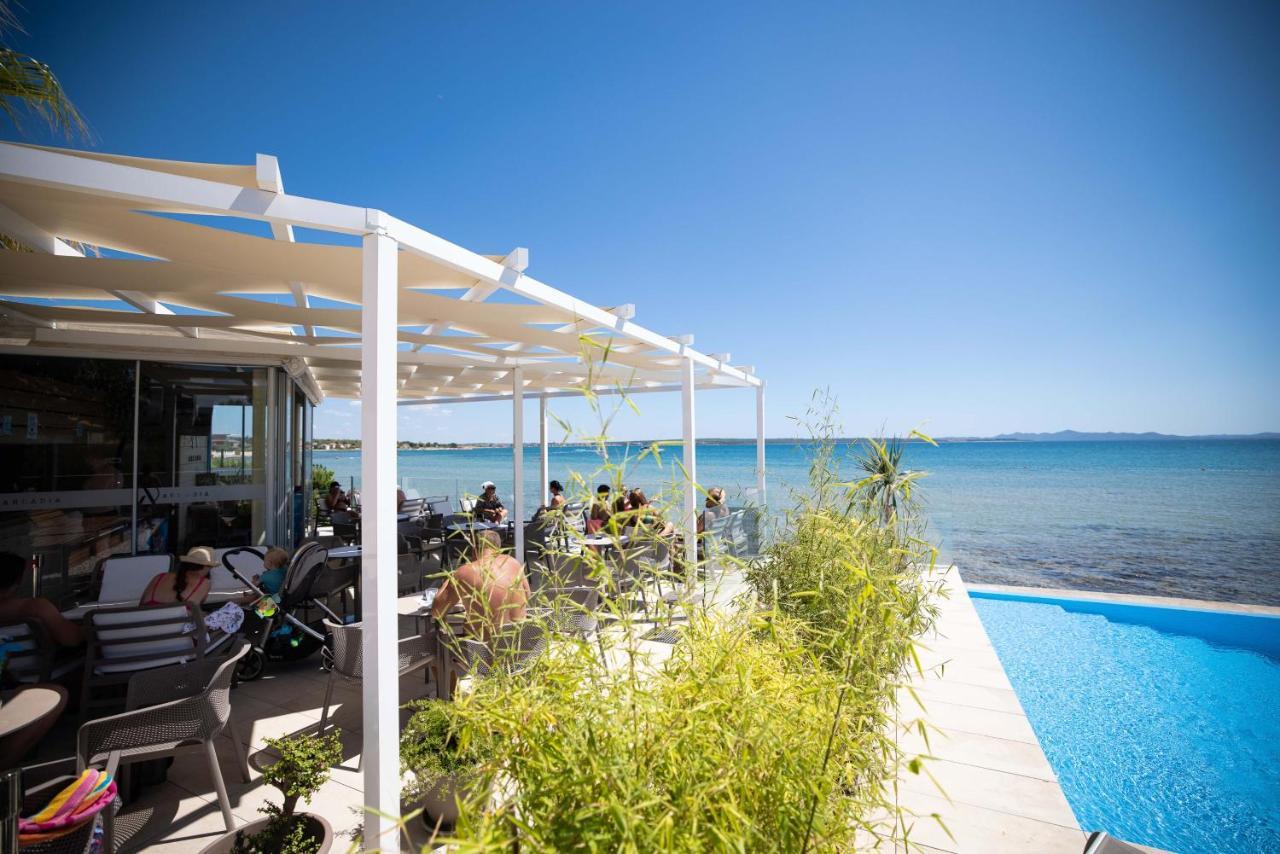Arcadia Eco-Luxe Mobile Homes With Infinity Pool By Oiko Collection Privlaka  Exterior photo