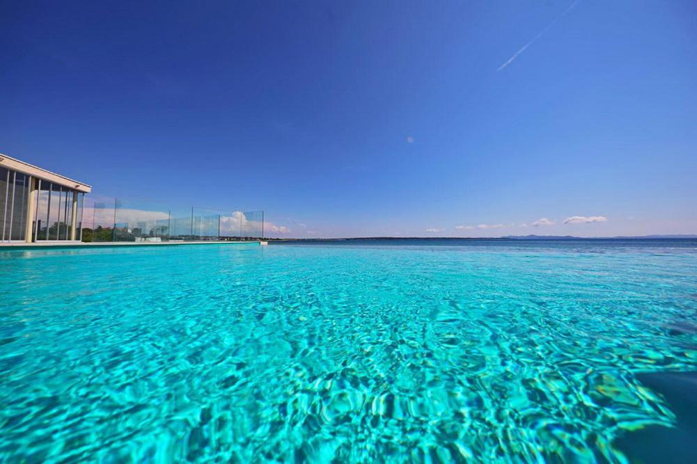 Arcadia Eco-Luxe Mobile Homes With Infinity Pool By Oiko Collection Privlaka  Exterior photo