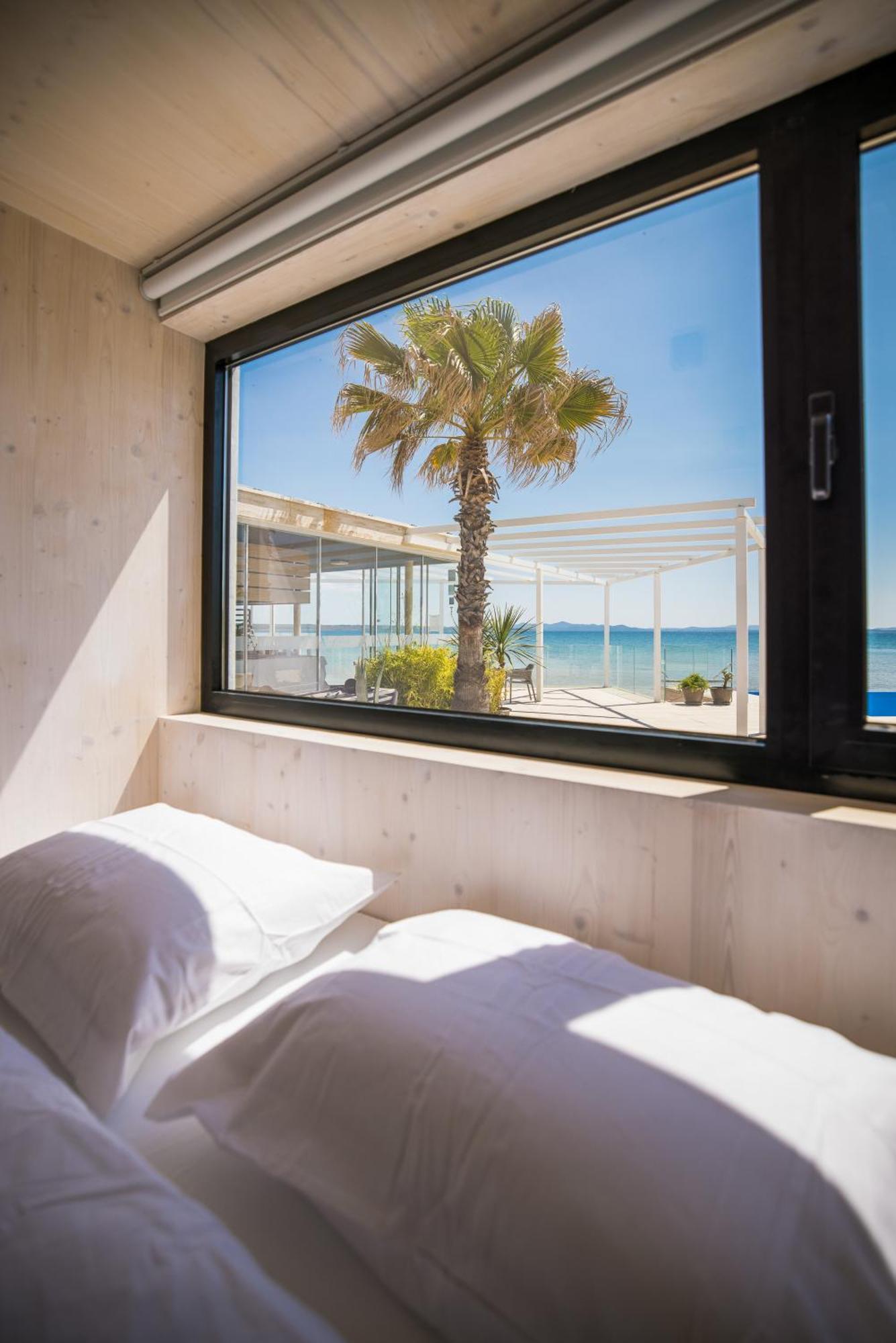 Arcadia Eco-Luxe Mobile Homes With Infinity Pool By Oiko Collection Privlaka  Exterior photo